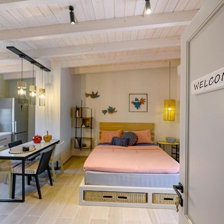 Fiorela'S Casa- A Stylish Loft Apartment In The Heart Of Preveza Exterior foto